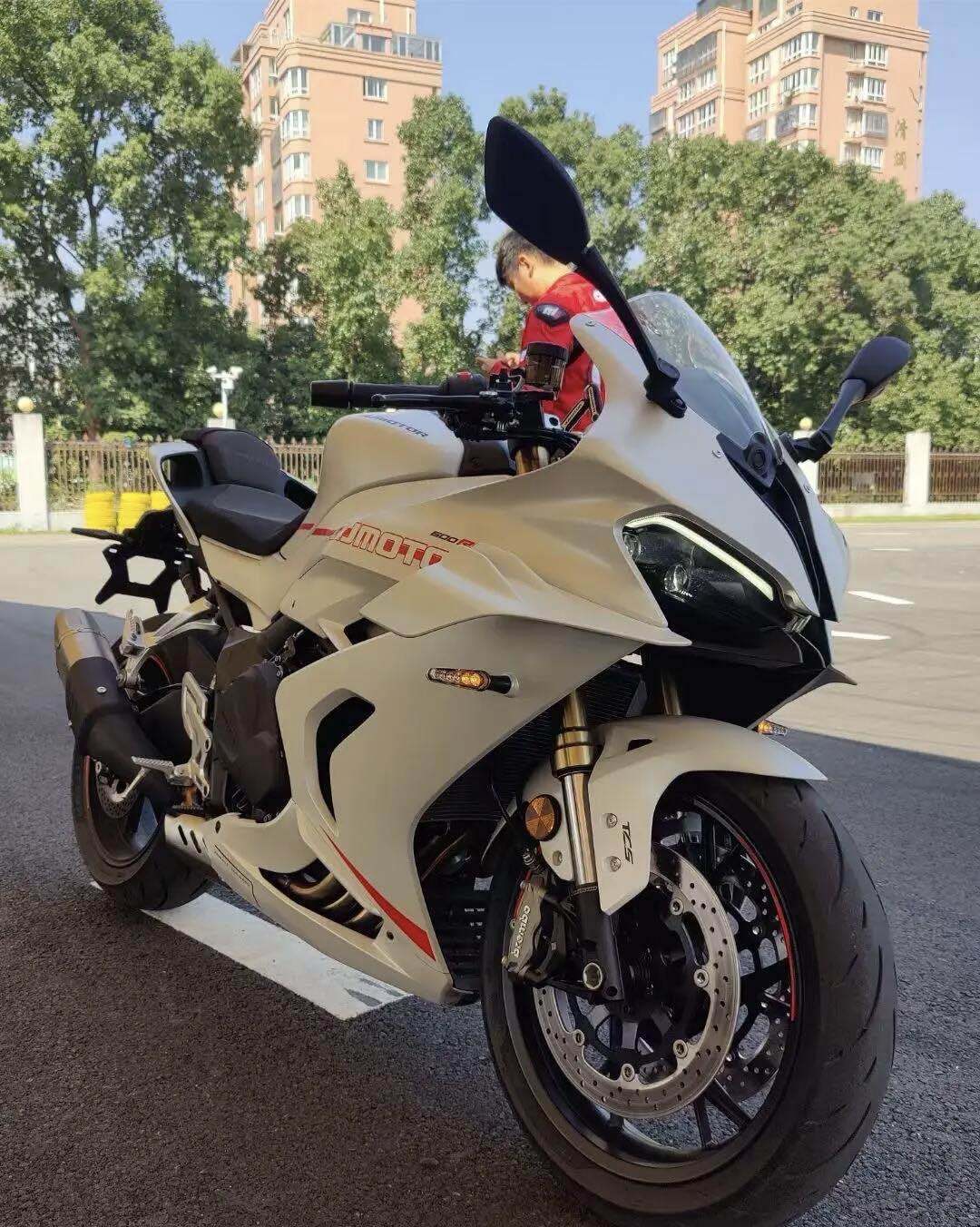 QJMOTOR 赛600