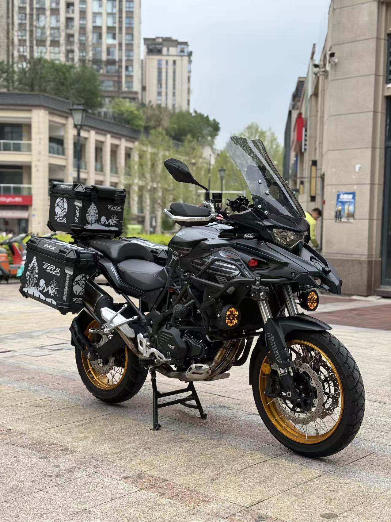 贝纳利 TRK552