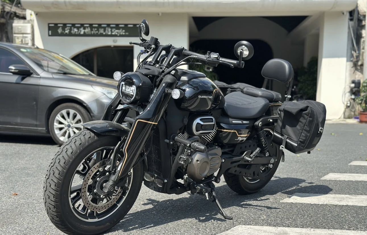 QJMOTOR 闪400