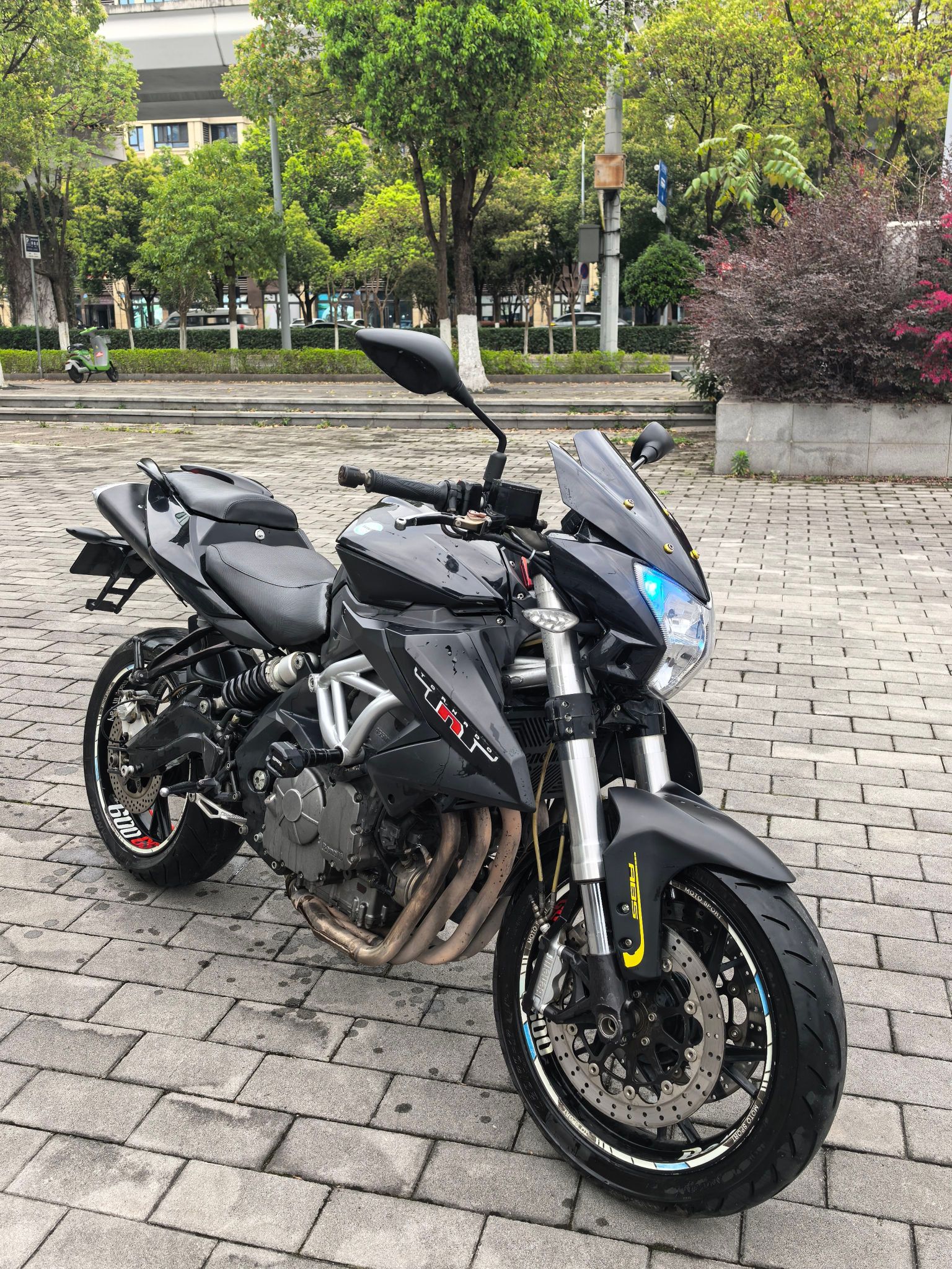 贝纳利 TNT600i