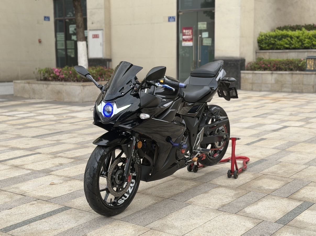 豪爵铃木 GSX250R