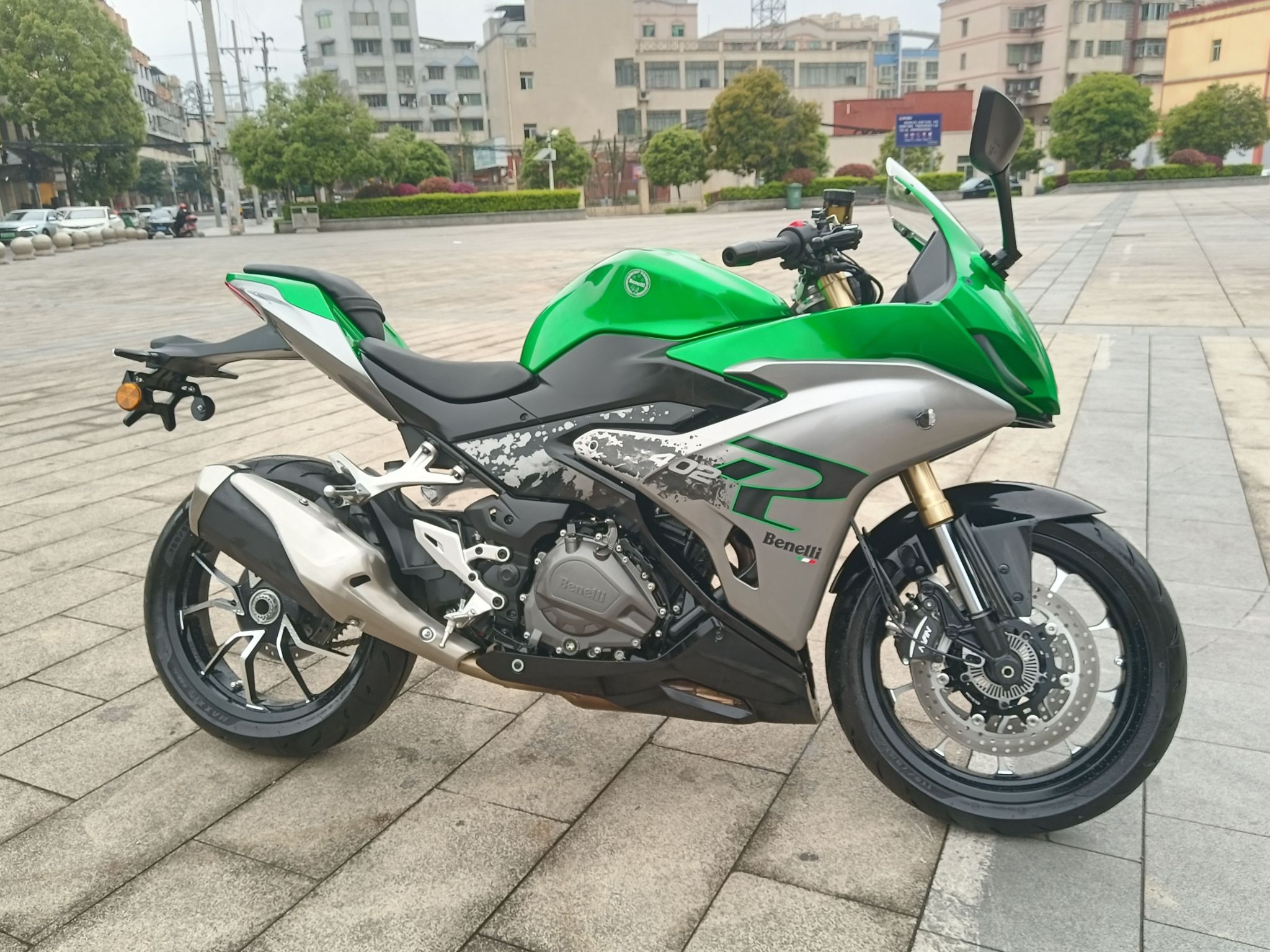贝纳利 龙卷风 Tornado 402R