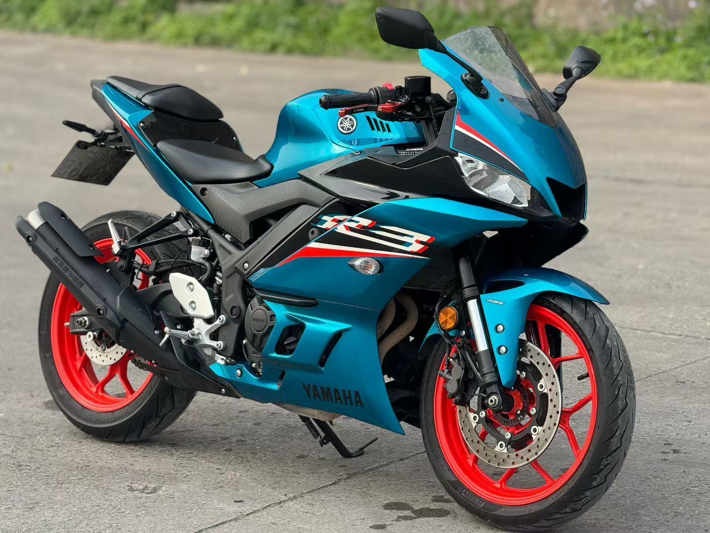 雅马哈 YZF-R3