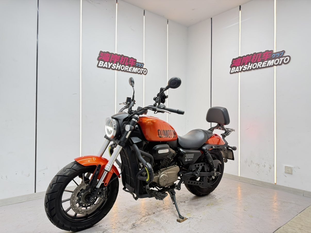 QJMOTOR 闪300S