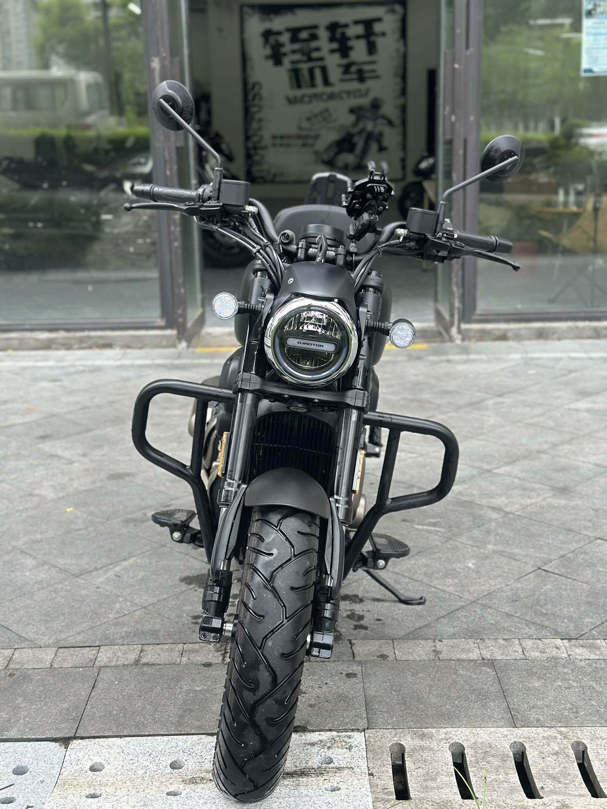 QJMOTOR 闪300S