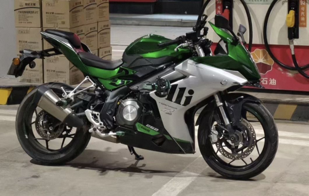 贝纳利 龙卷风 Tornado 252R