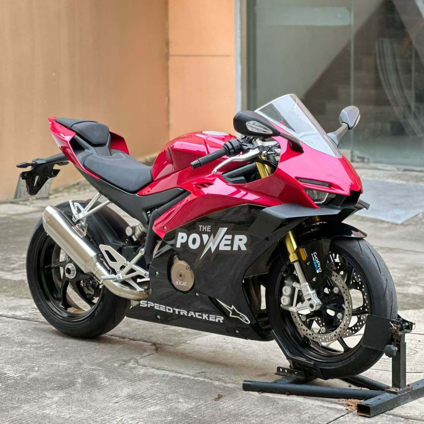 张雪机车 500RR