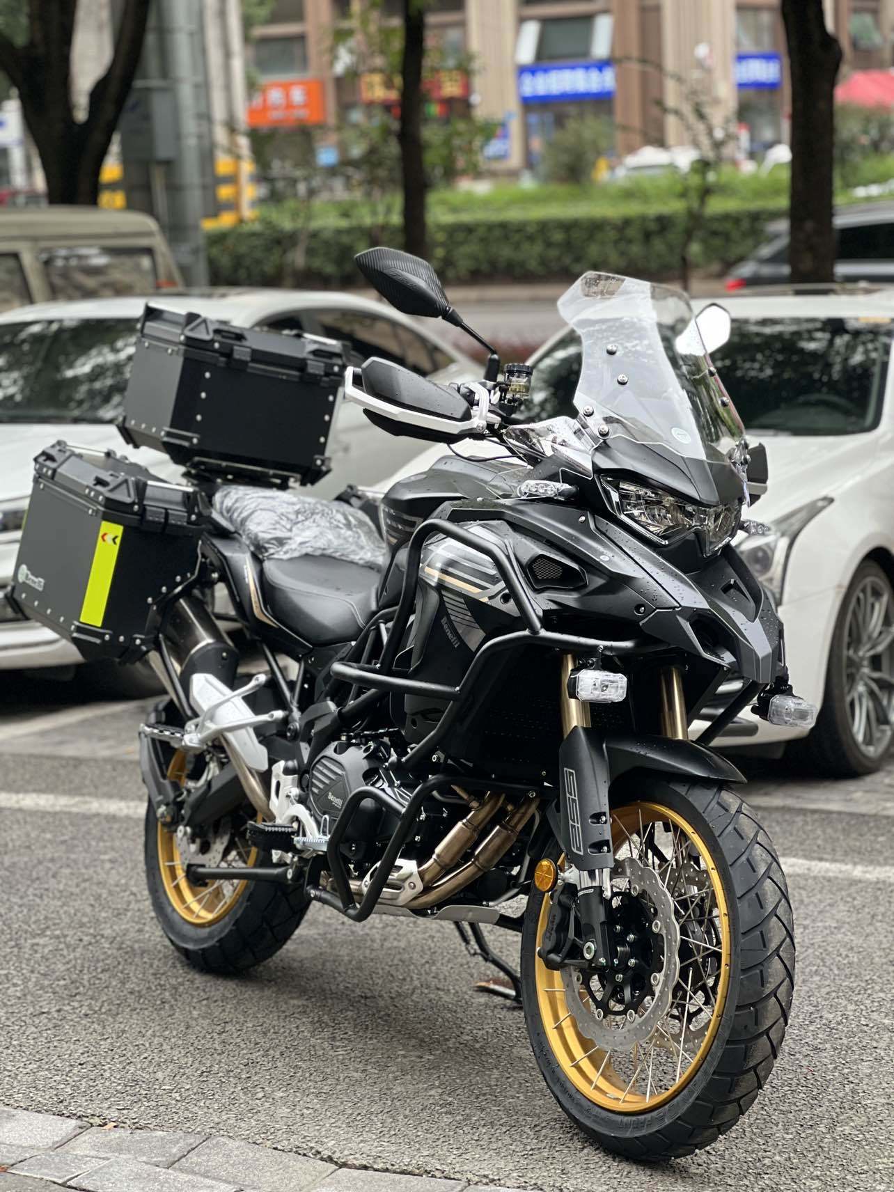 贝纳利 TRK552