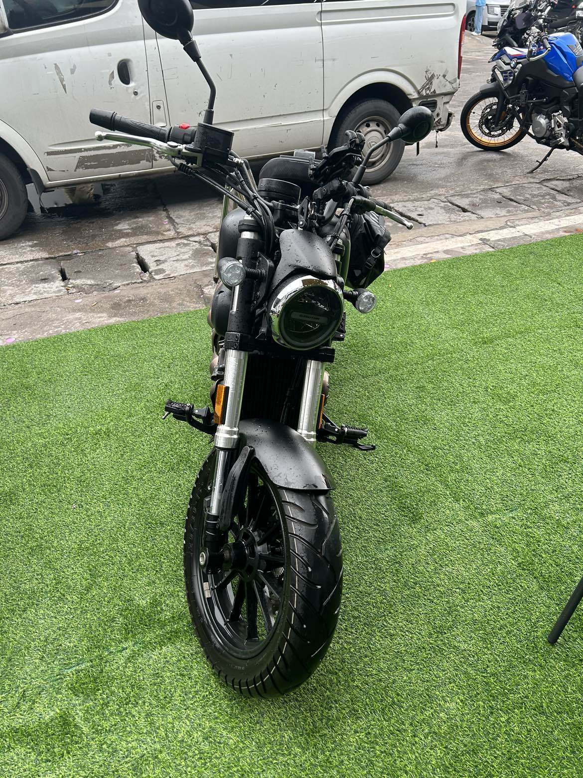 QJMOTOR 闪300S