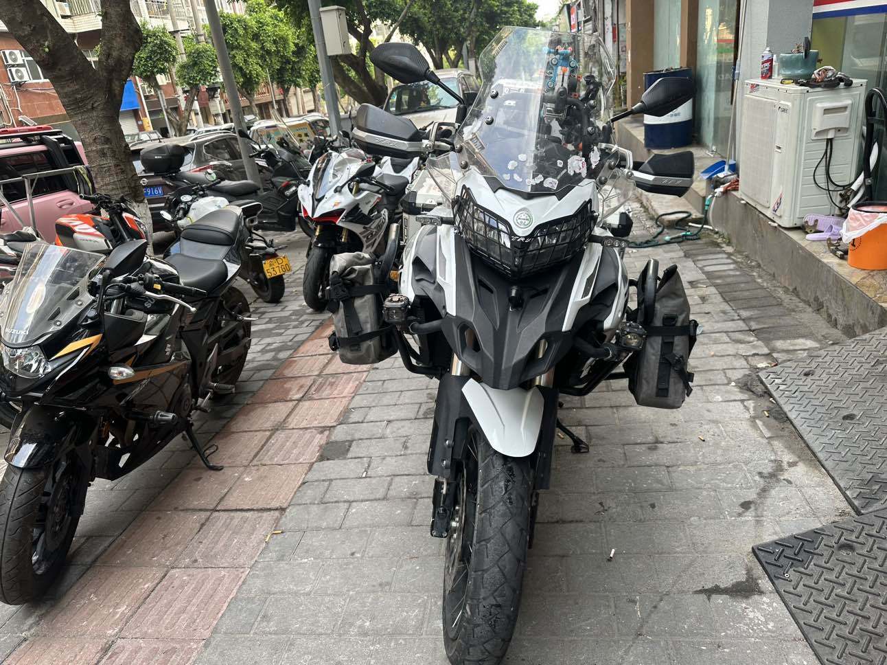 贝纳利 金鹏 TRK502