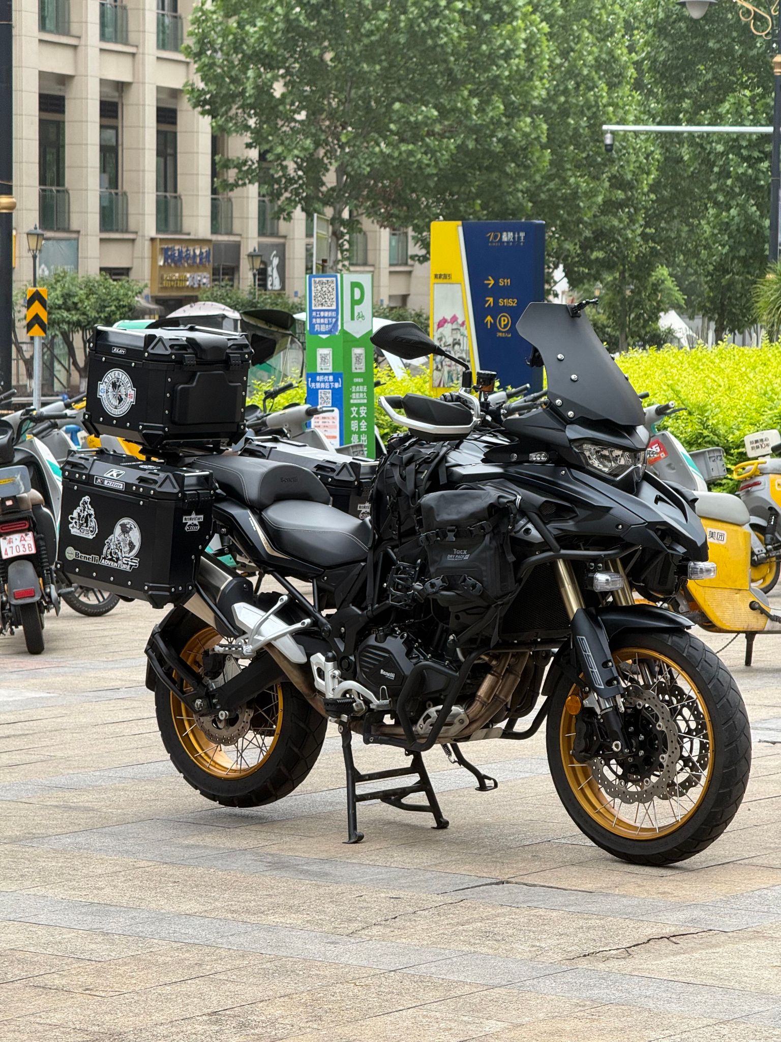 贝纳利 TRK552