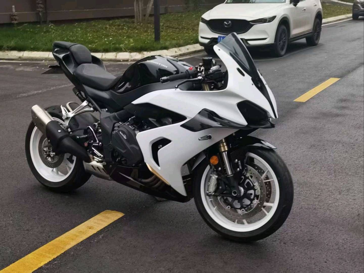 QJMOTOR 赛800