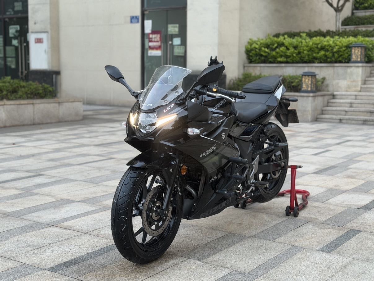 豪爵铃木 GSX250R