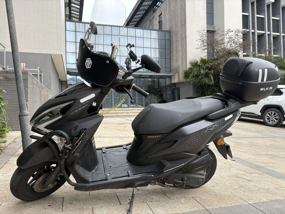 新大洲本田 裂行 RX125Fi