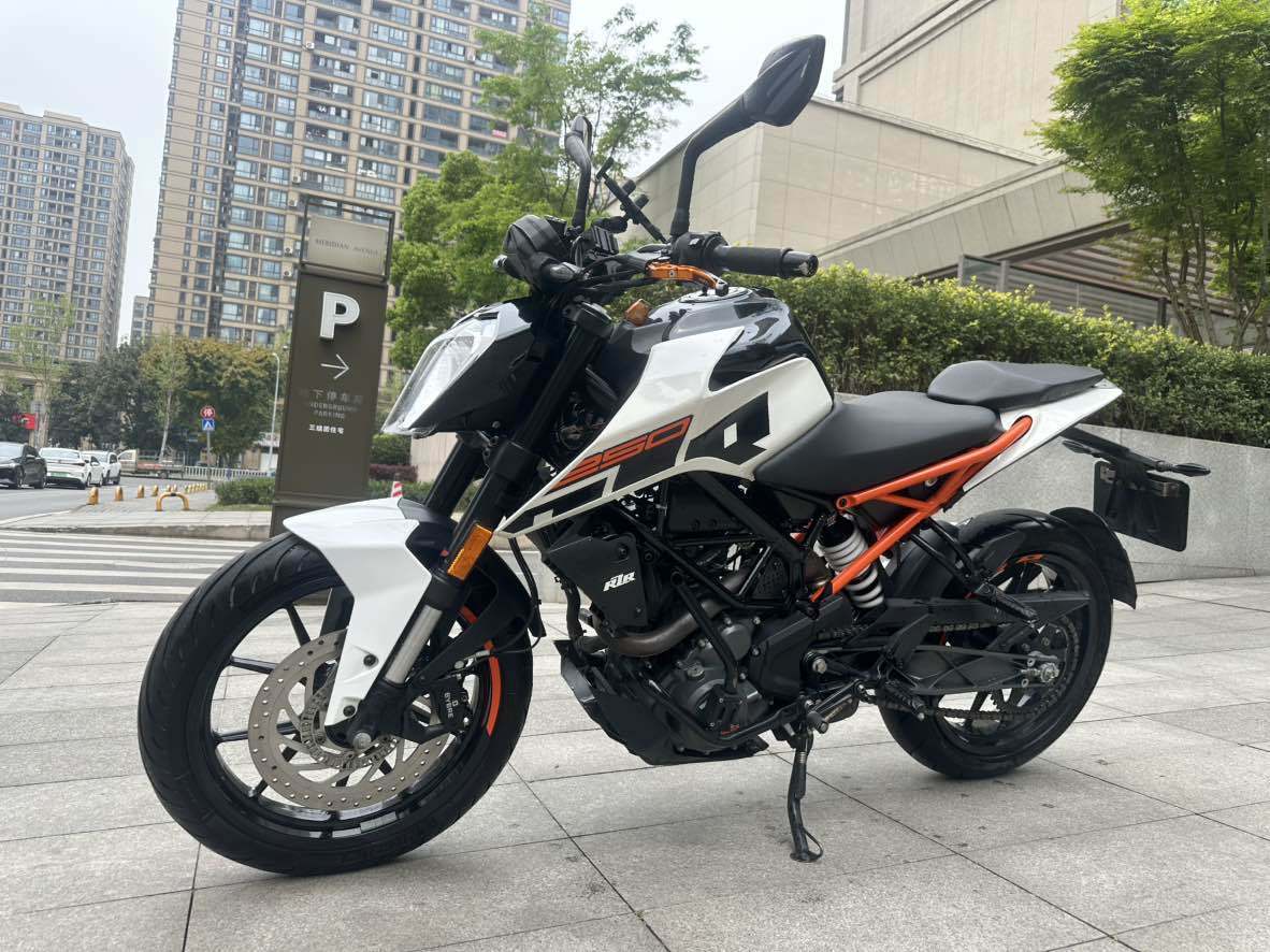 KTMR2R 250 Duke