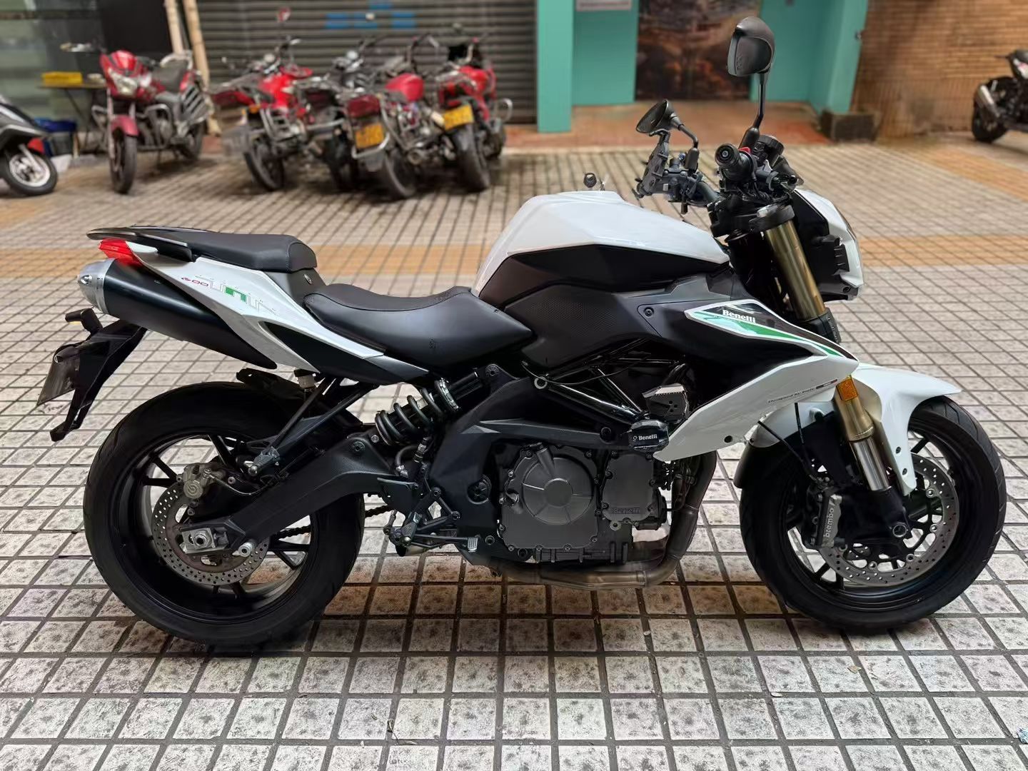 贝纳利 TNT600i