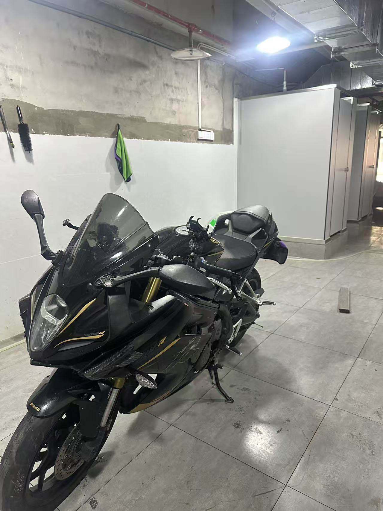 贝纳利 龙卷风 Tornado 302R