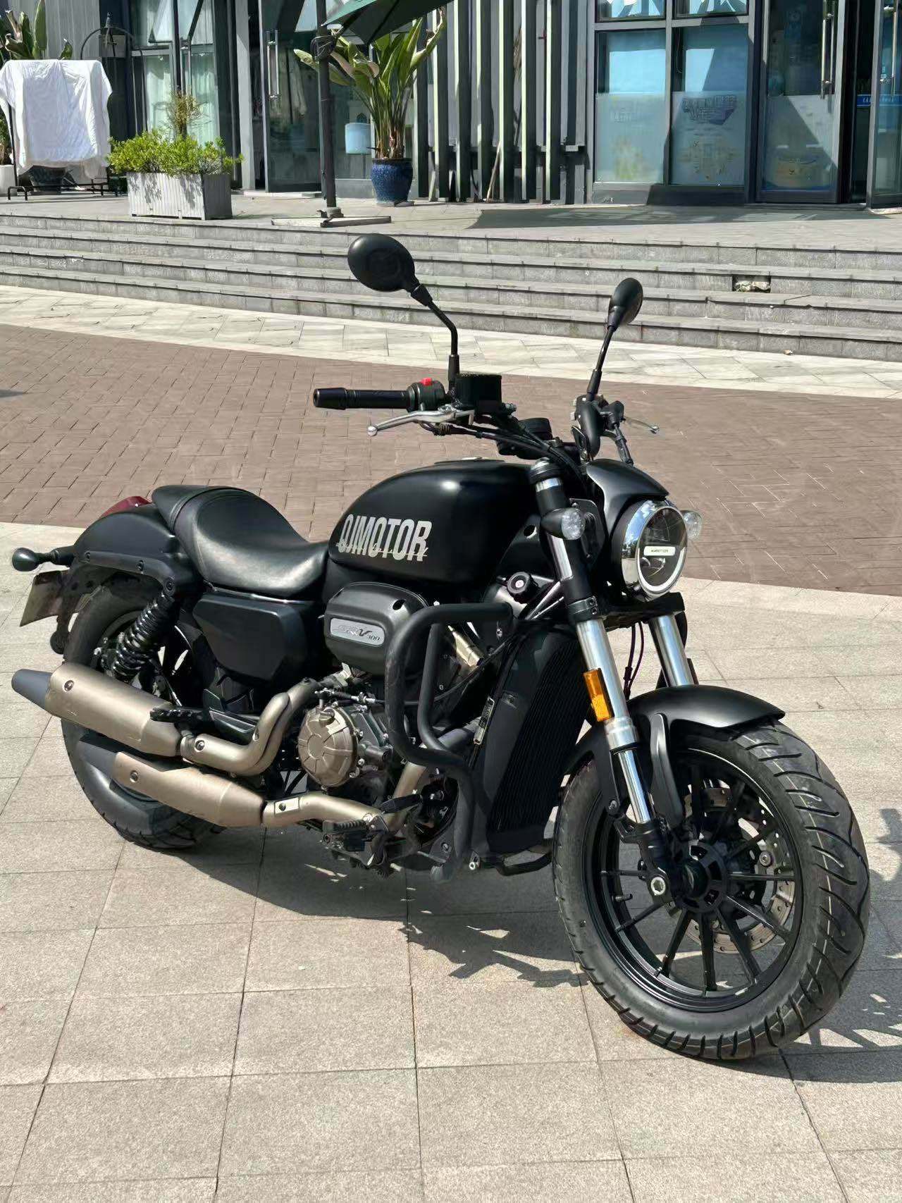 QJMOTOR 闪300S