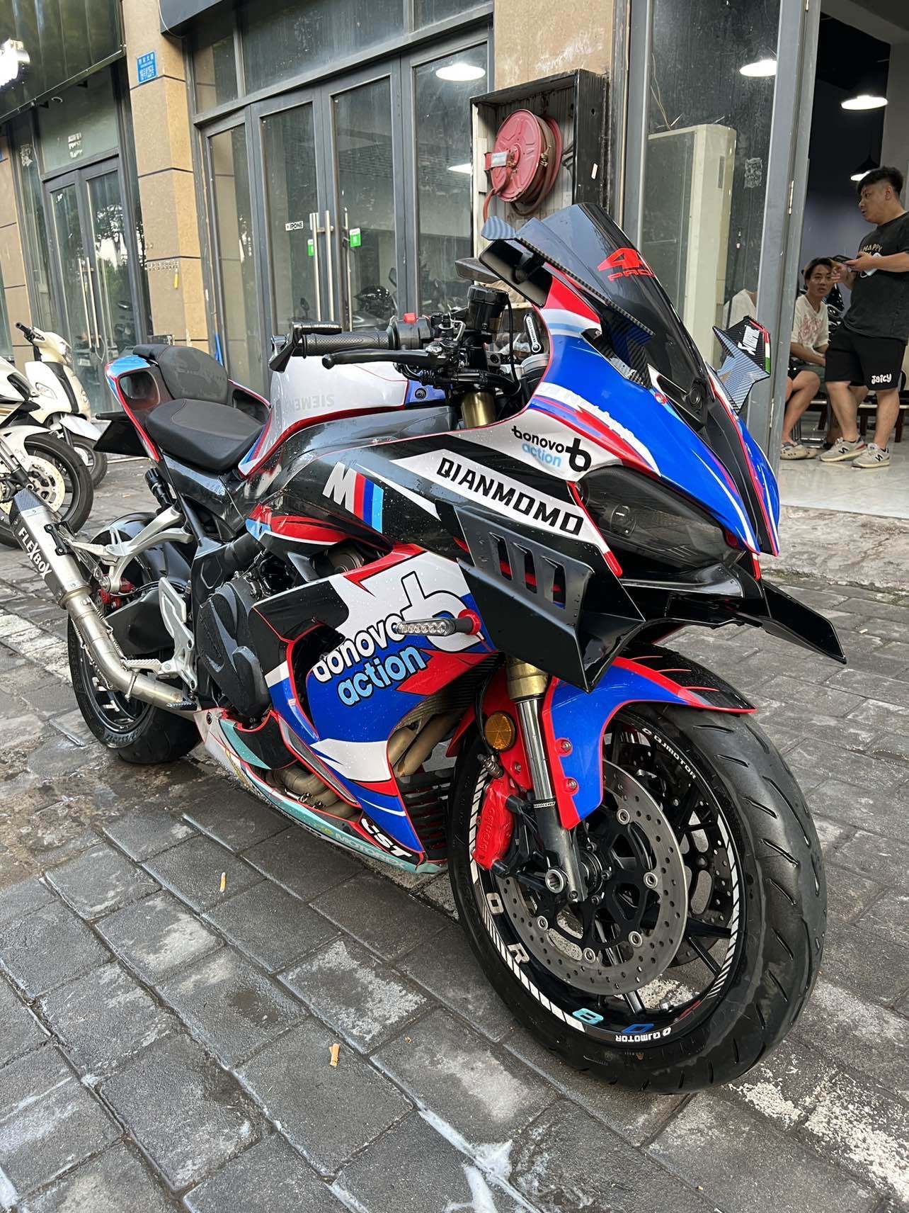 QJMOTOR 赛800