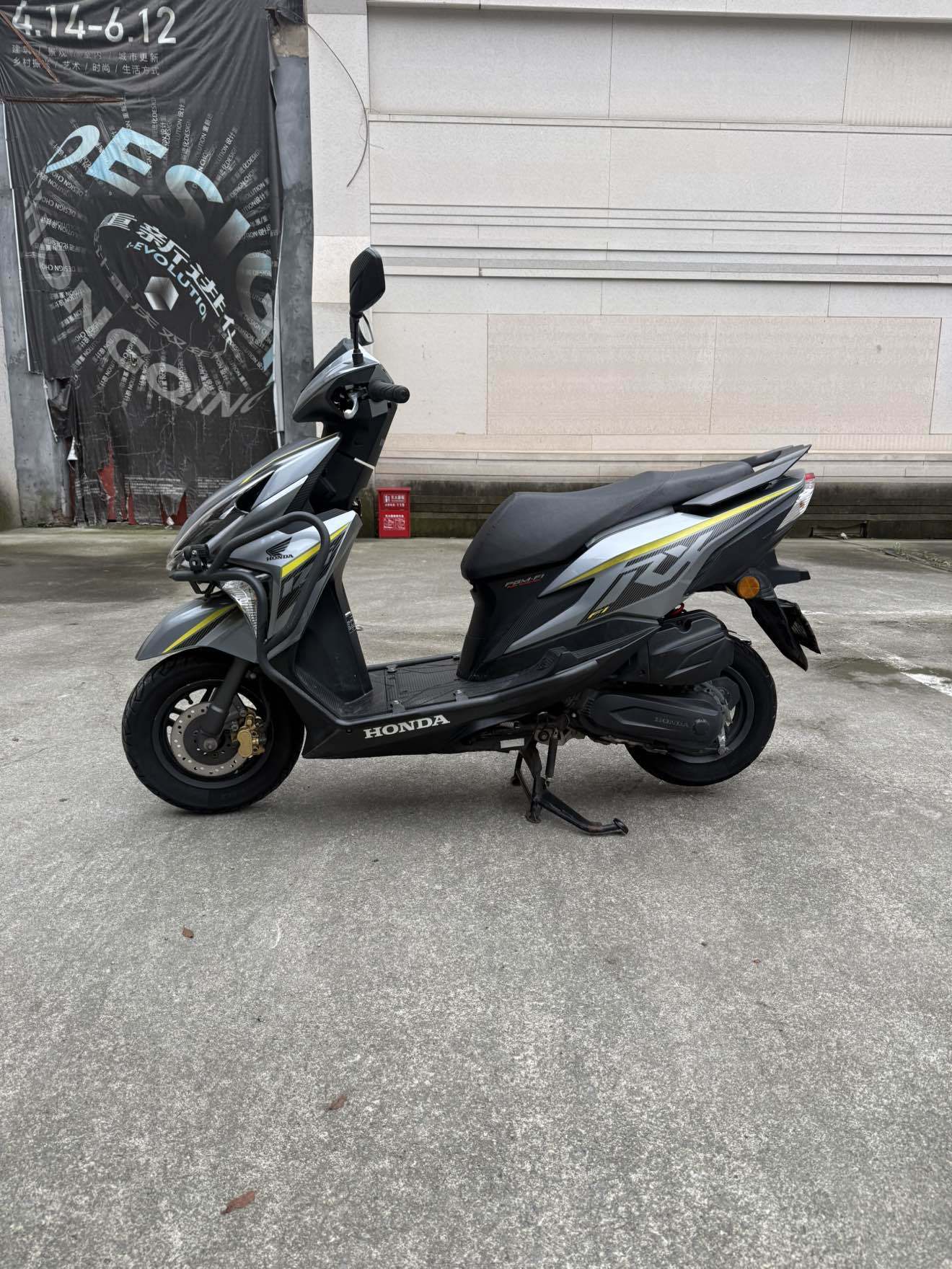 新大洲本田 裂行 RX125Fi