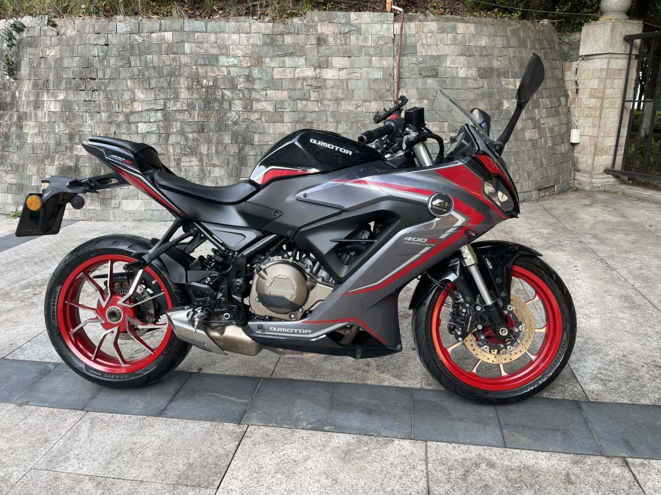 QJMOTOR 赛400