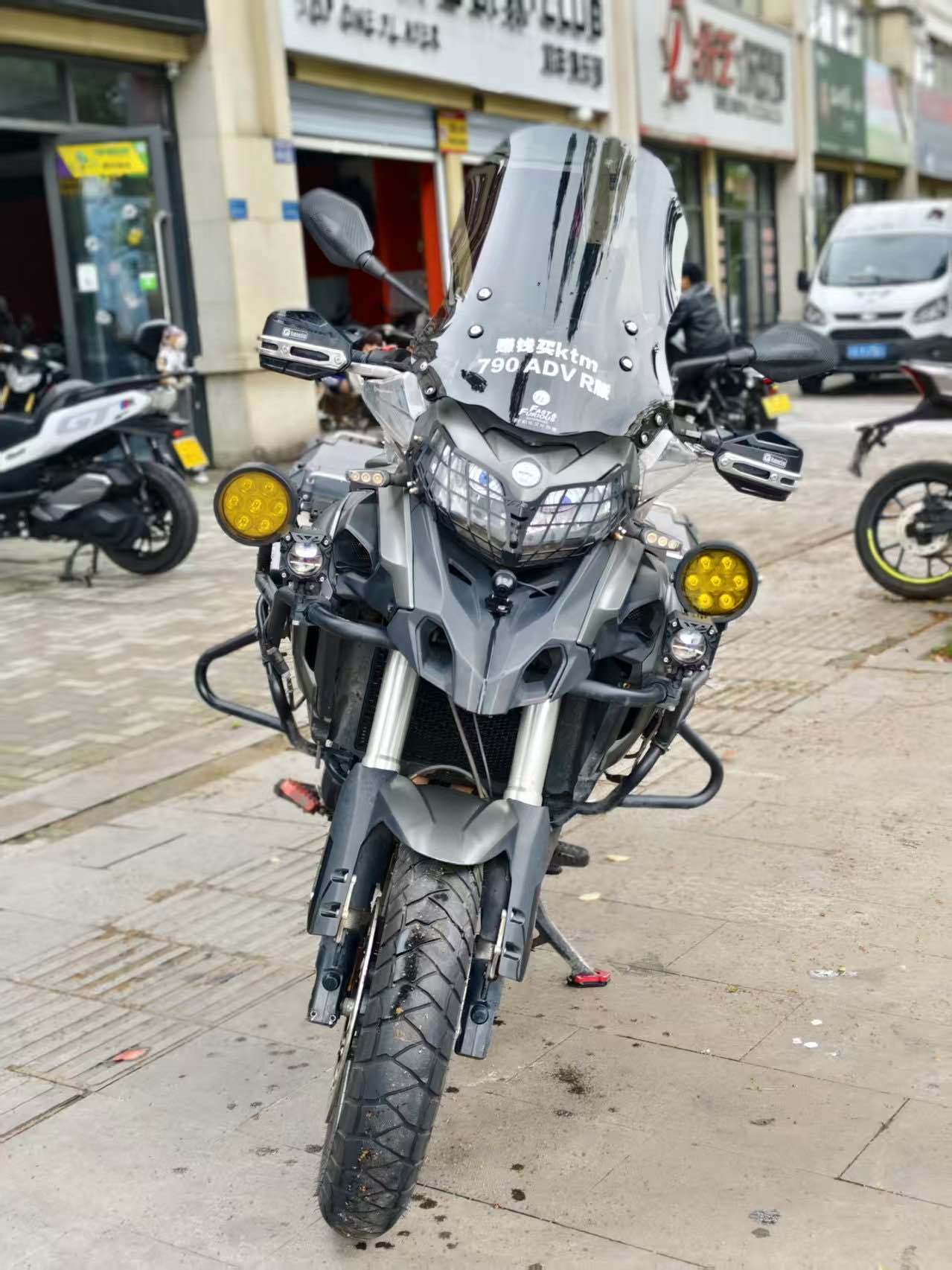 贝纳利 金鹏 TRK502