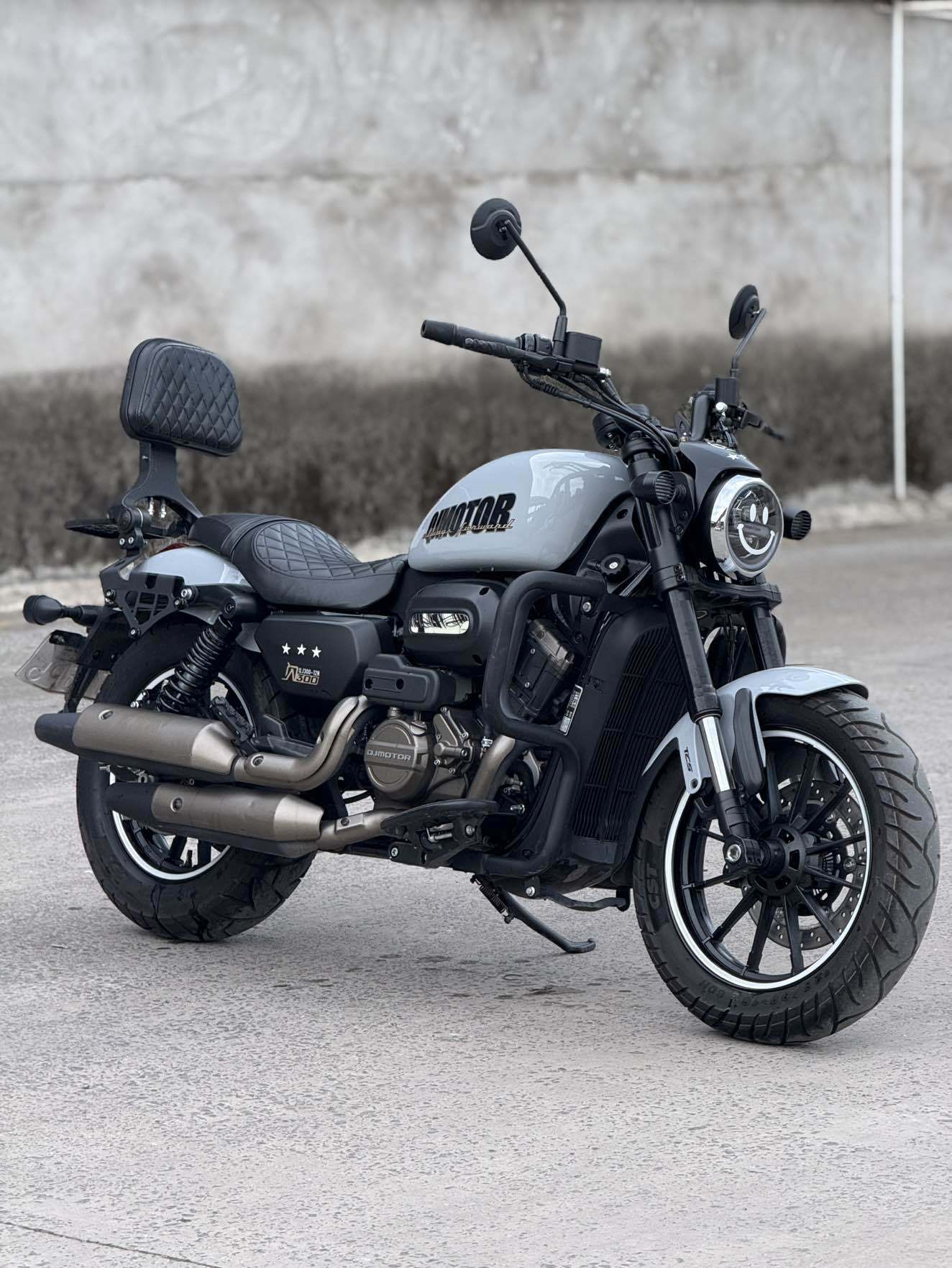 QJMOTOR 闪300S