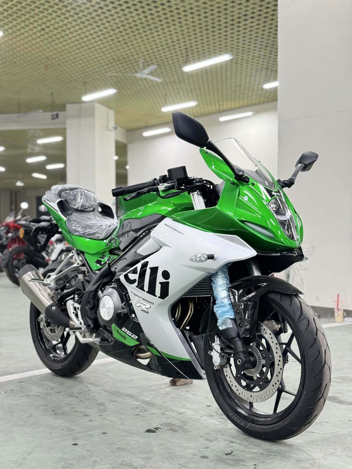 贝纳利 龙卷风 Tornado 252R