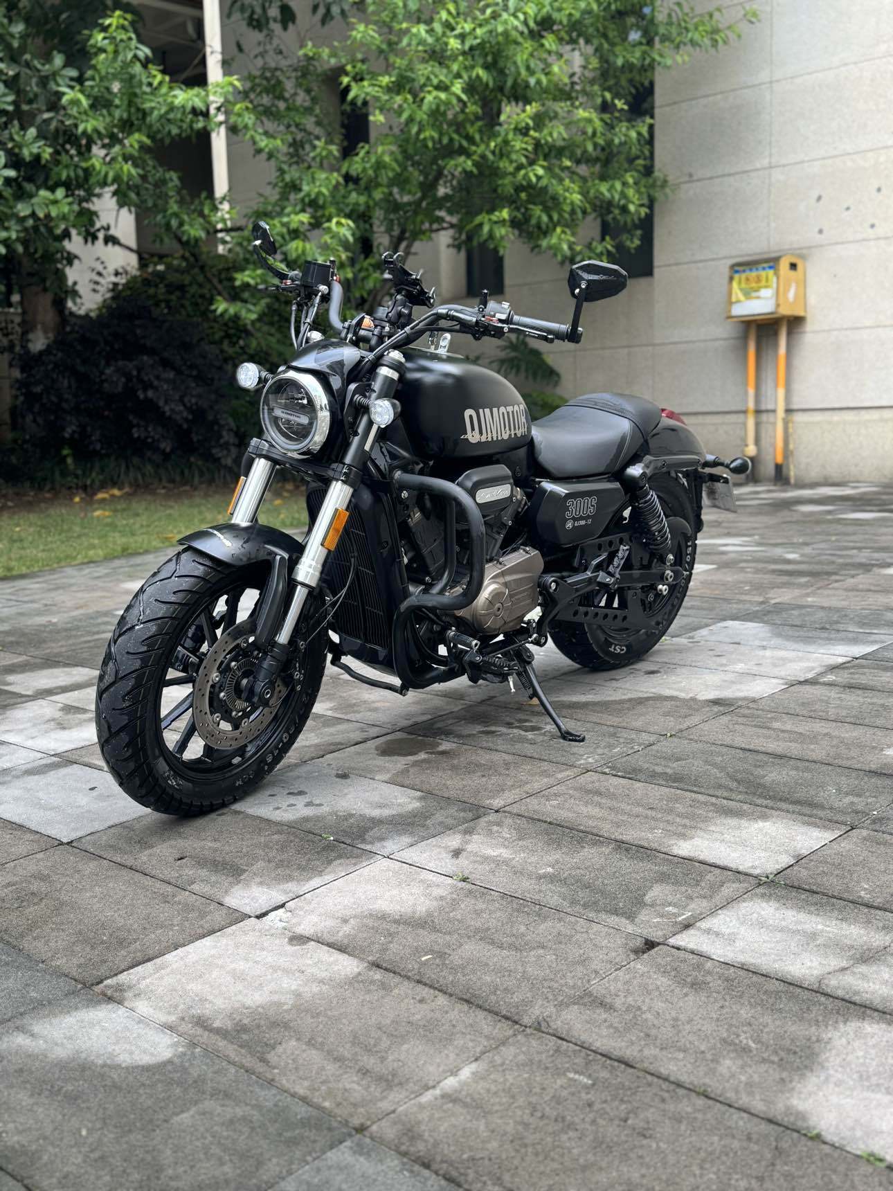 QJMOTOR 闪300S