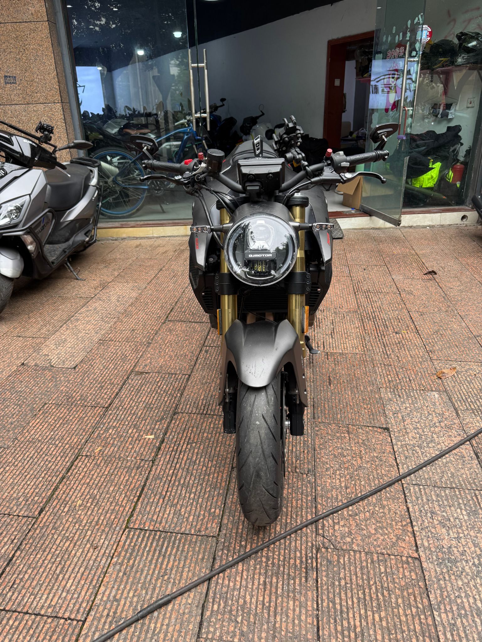 QJMOTOR 追600