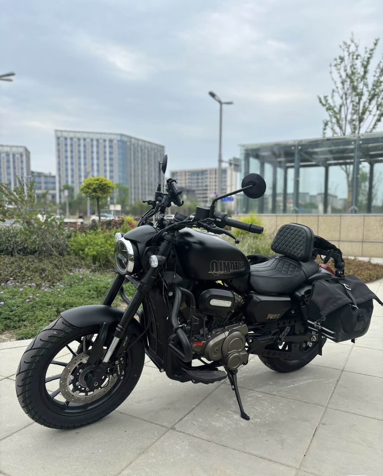 QJMOTOR 闪300S