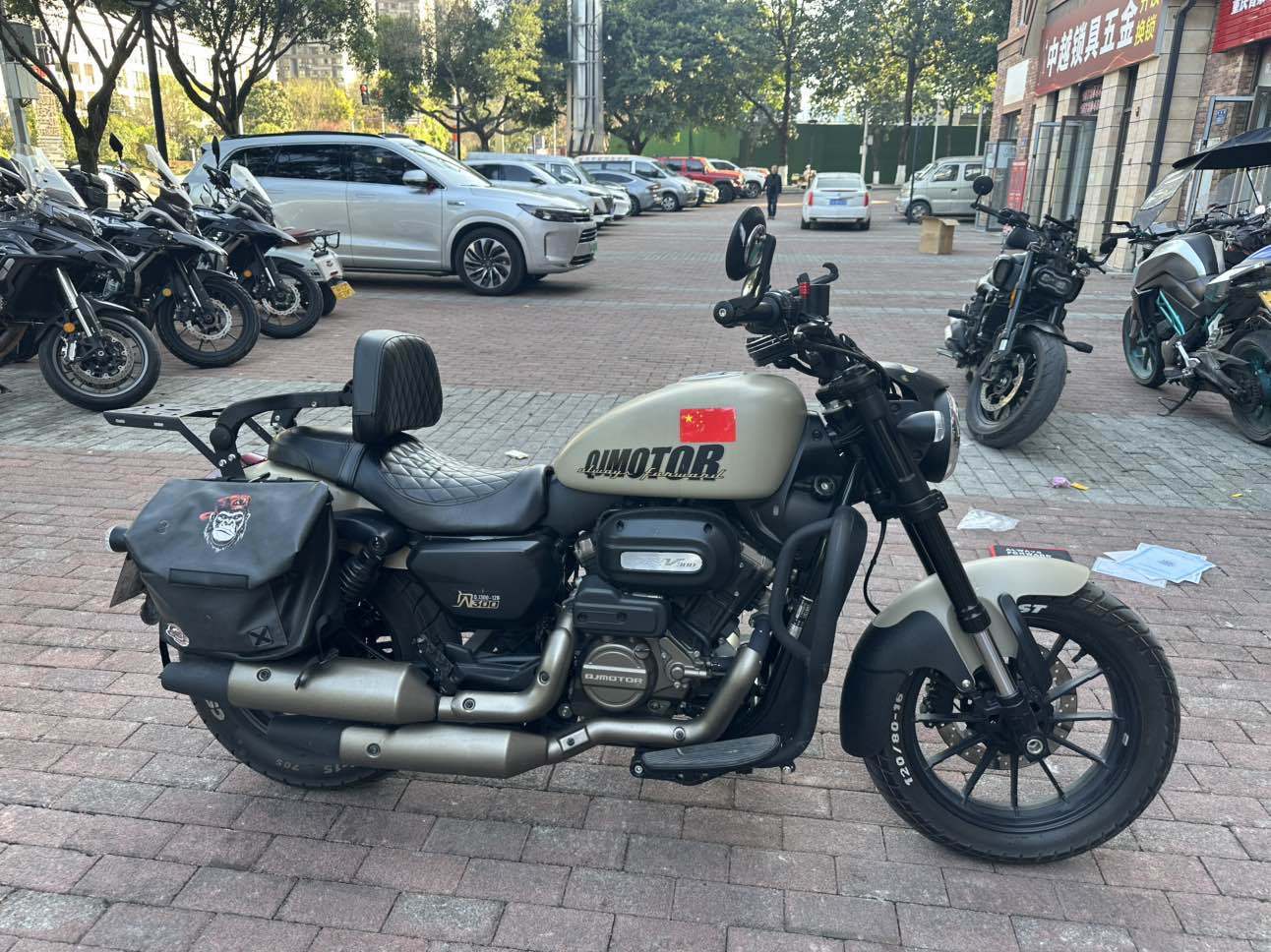 QJMOTOR 闪300S