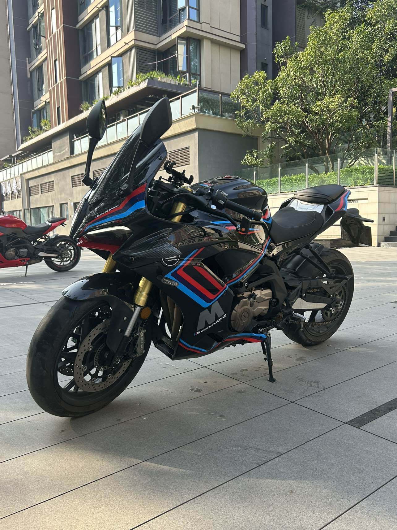 QJMOTOR 赛600
