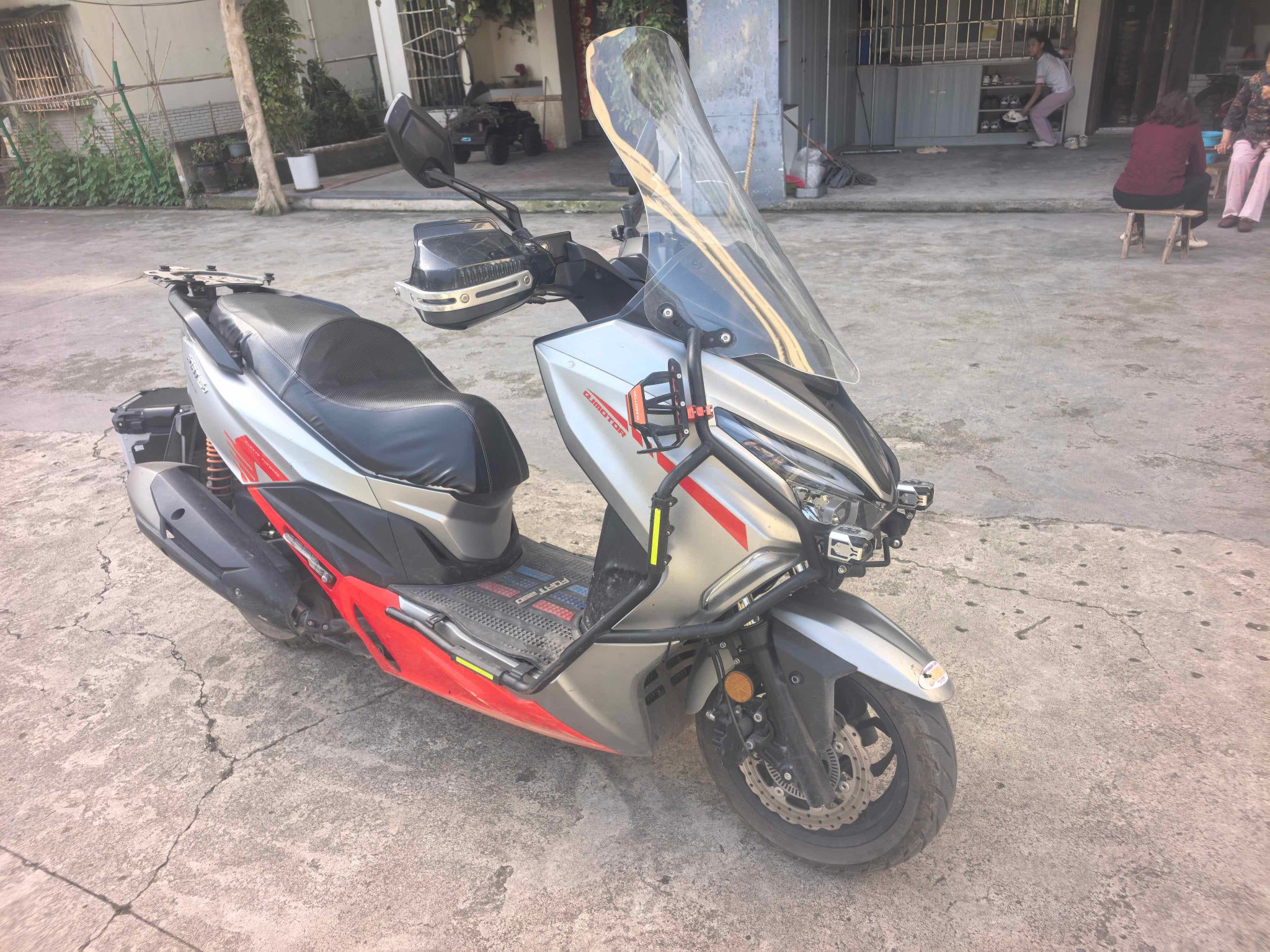 QJMOTOR 鸿250