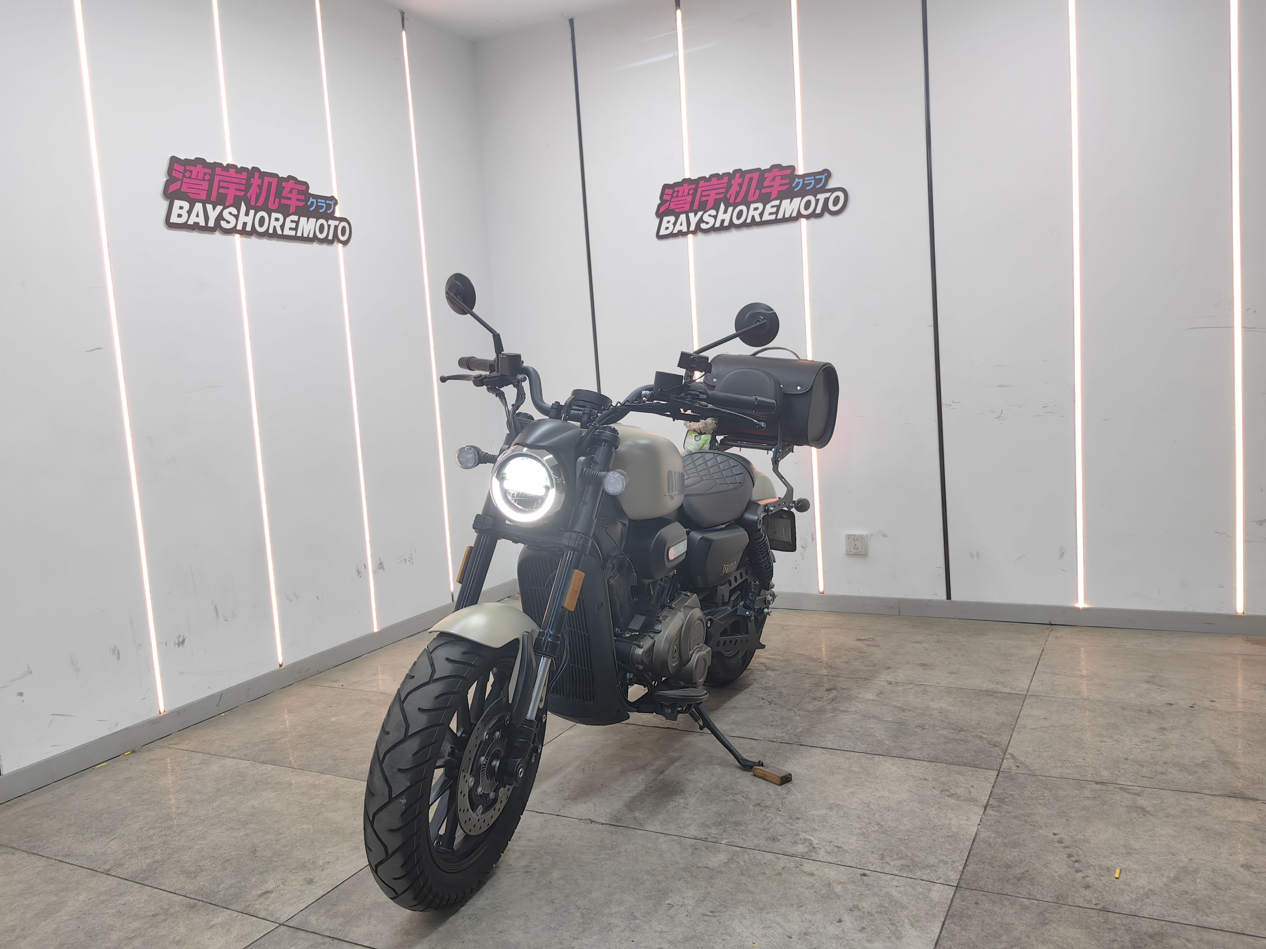 QJMOTOR 闪300S