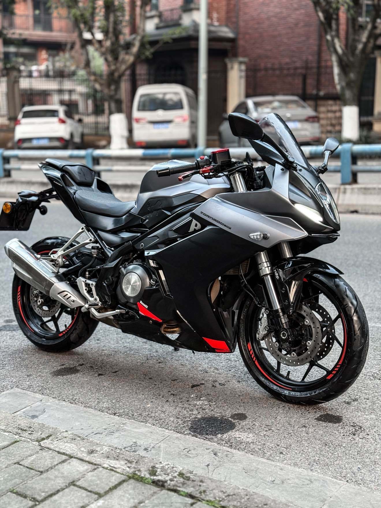 贝纳利 龙卷风 Tornado 302R