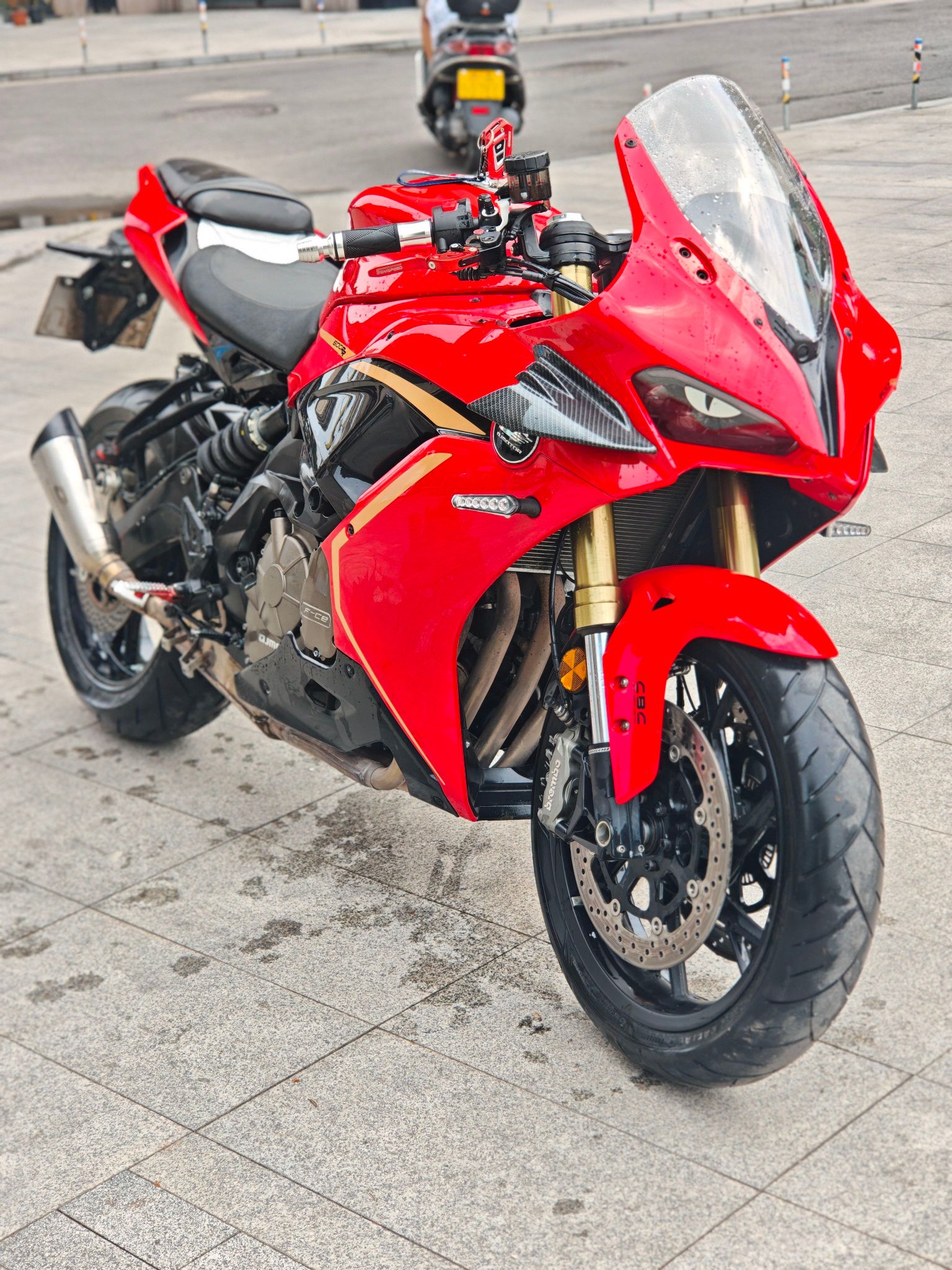 QJMOTOR 赛600