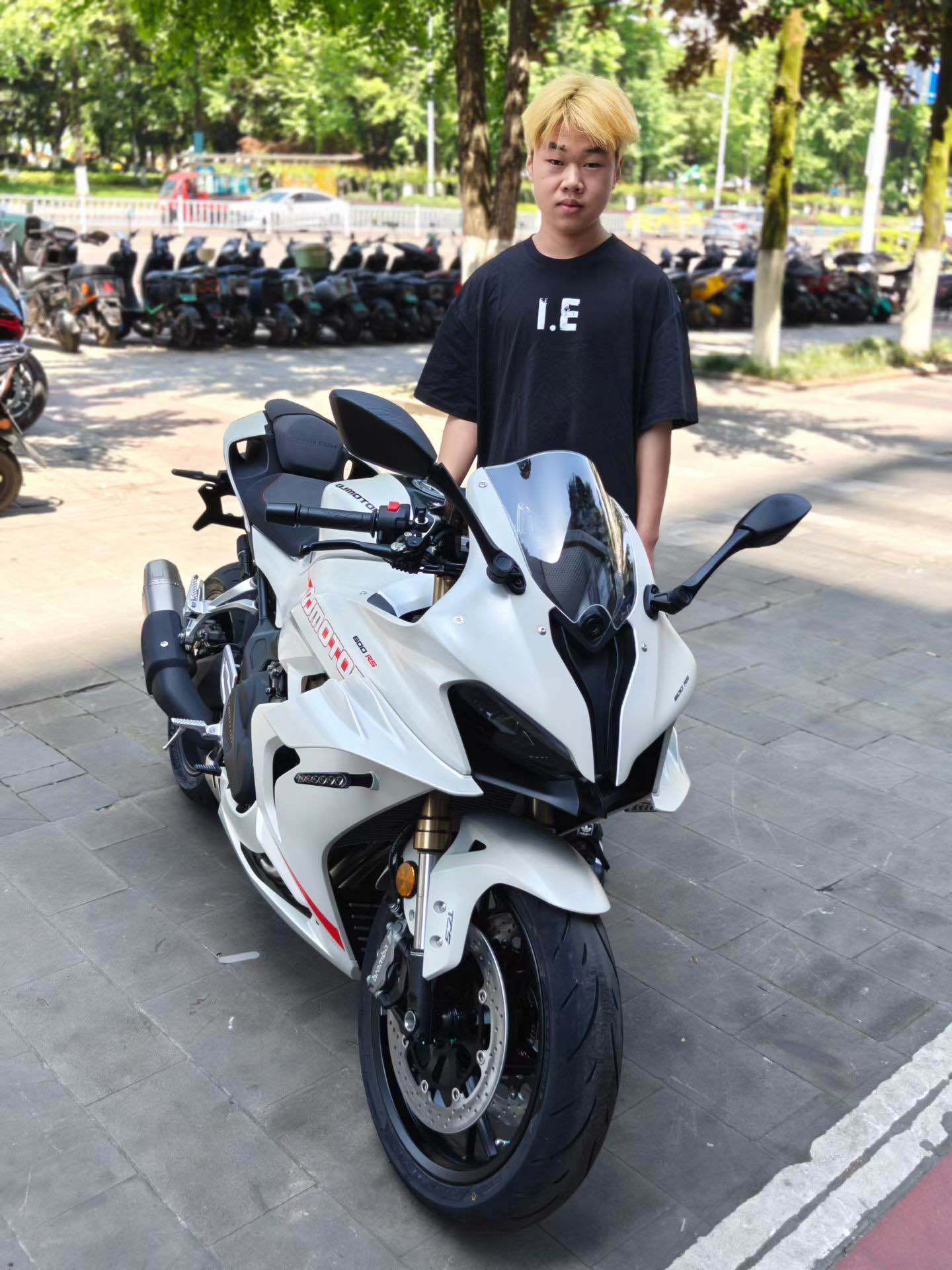 QJMOTOR 赛600