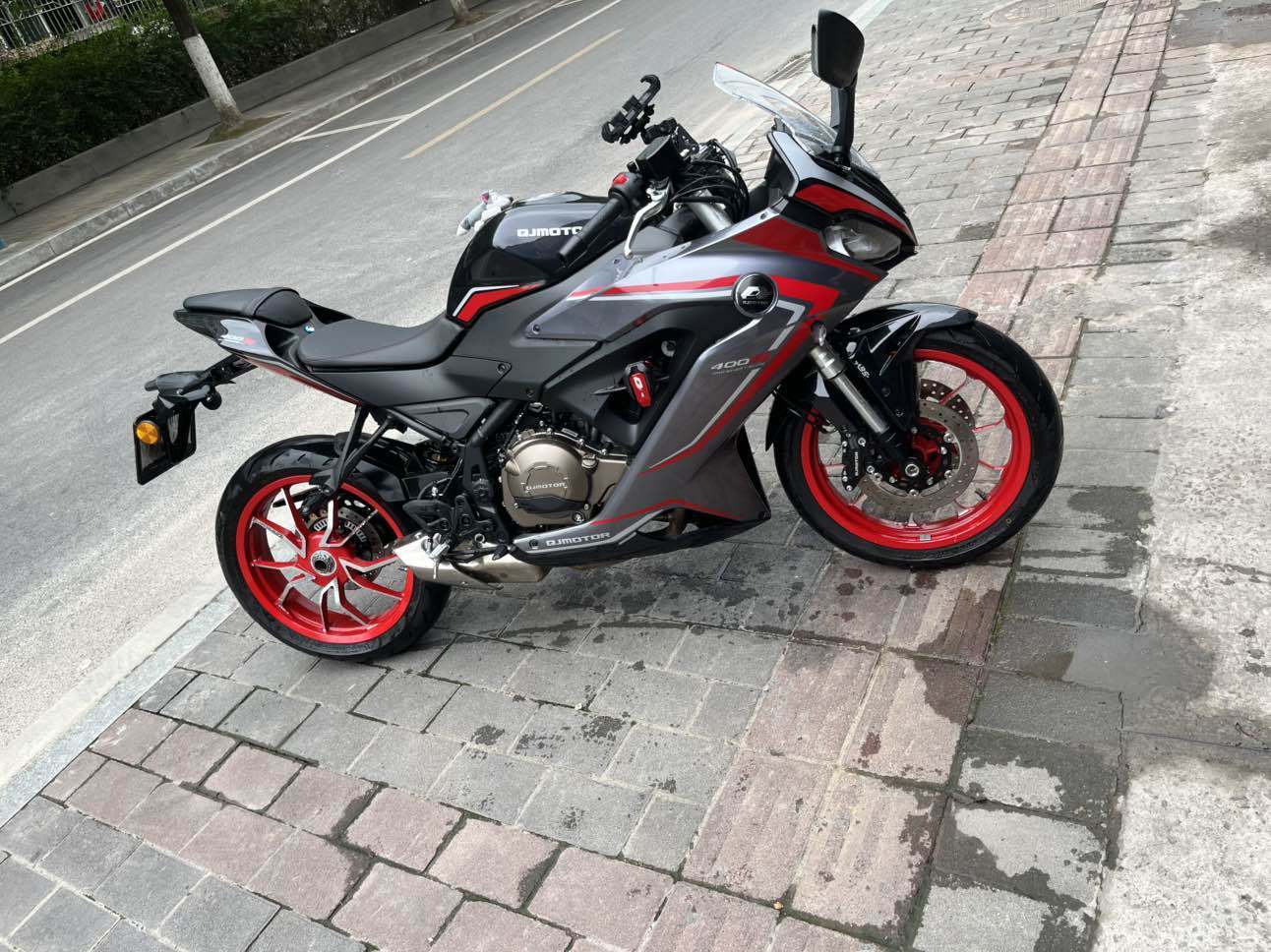 QJMOTOR 赛400