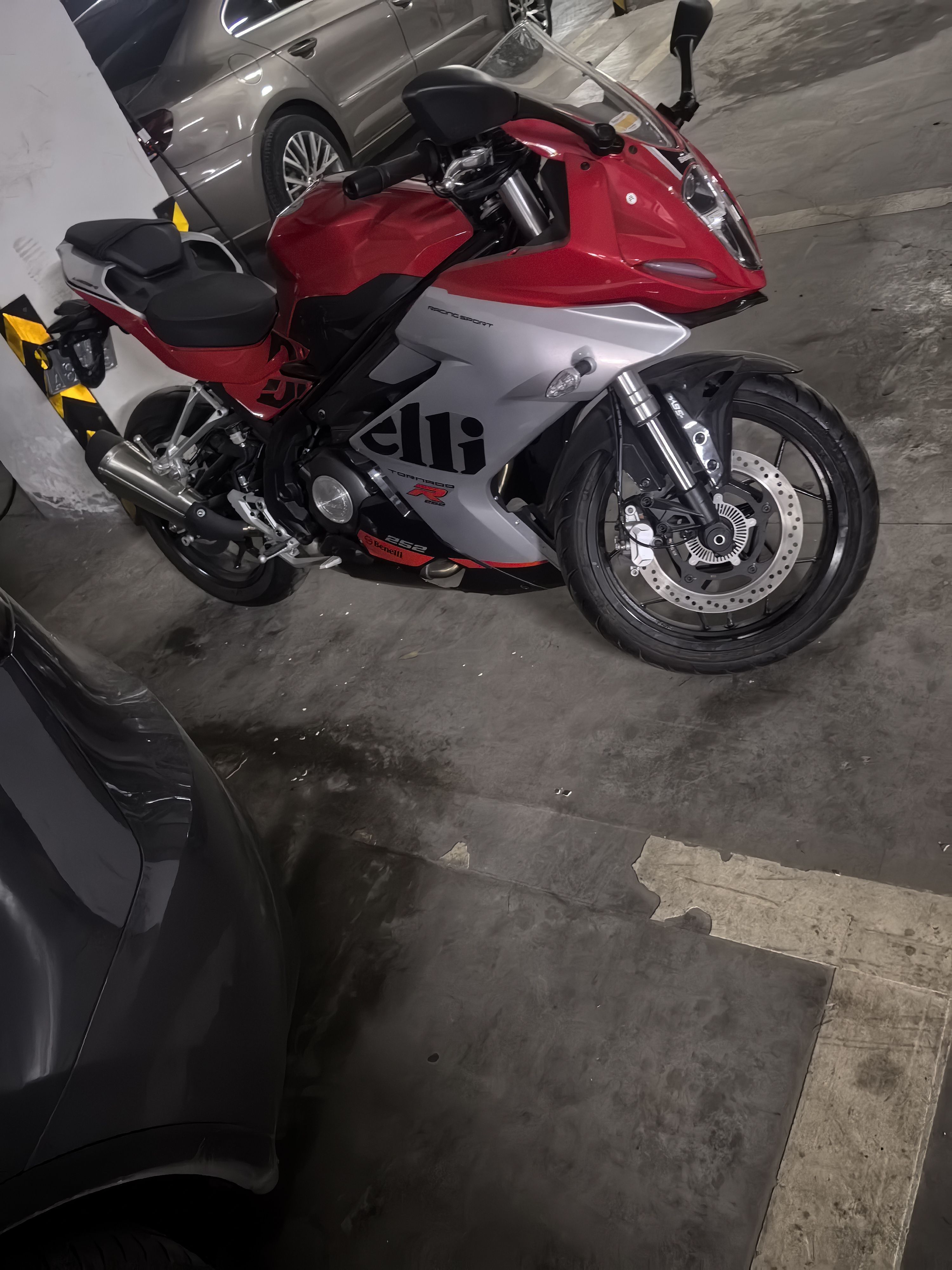 贝纳利 龙卷风 Tornado 252R