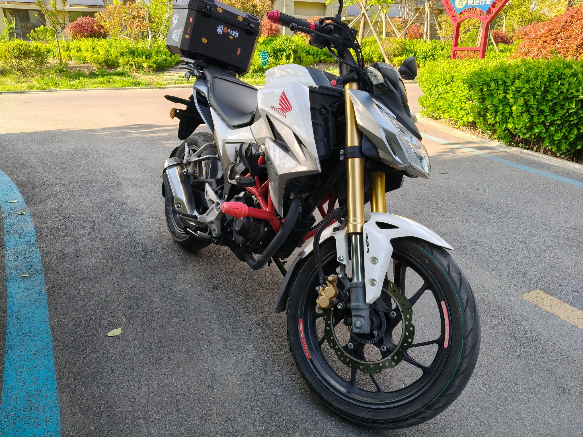 新大洲本田 CBF190R