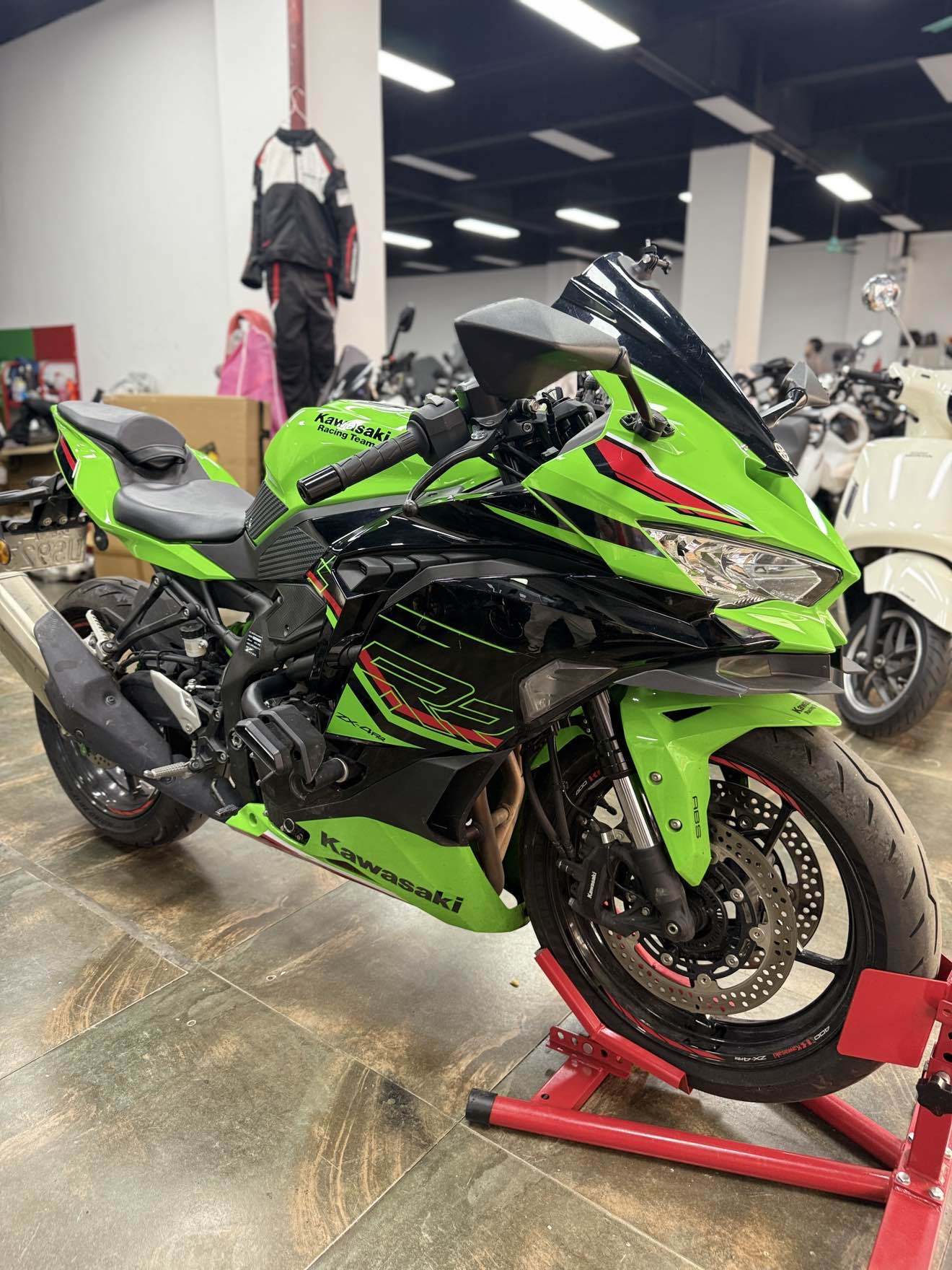 川崎 ZX-4R