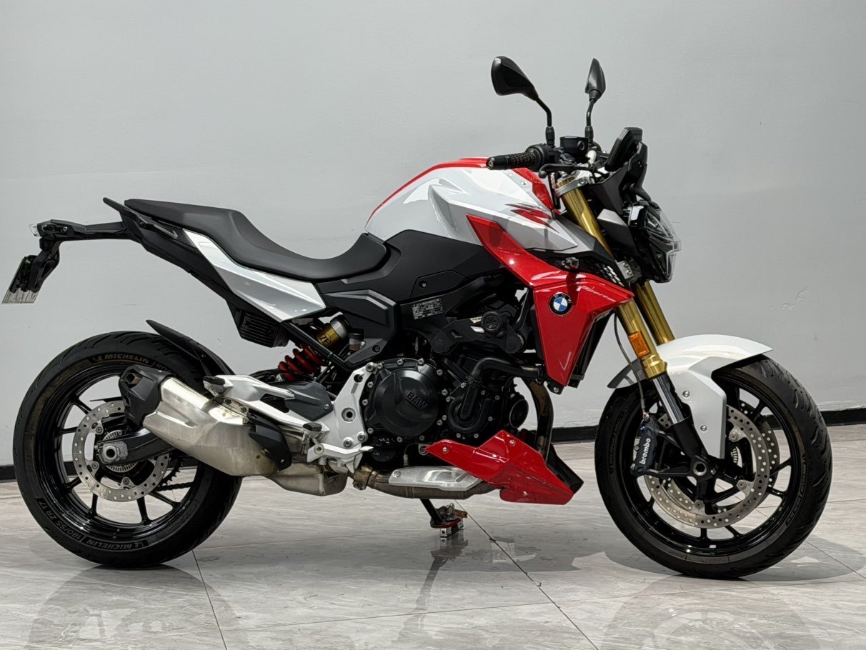 宝马 F 900 R