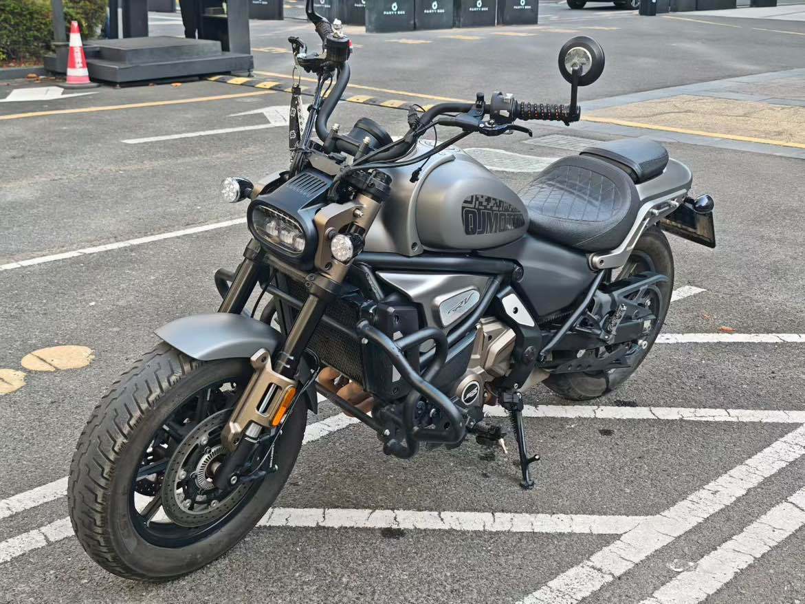 QJMOTOR 闪700