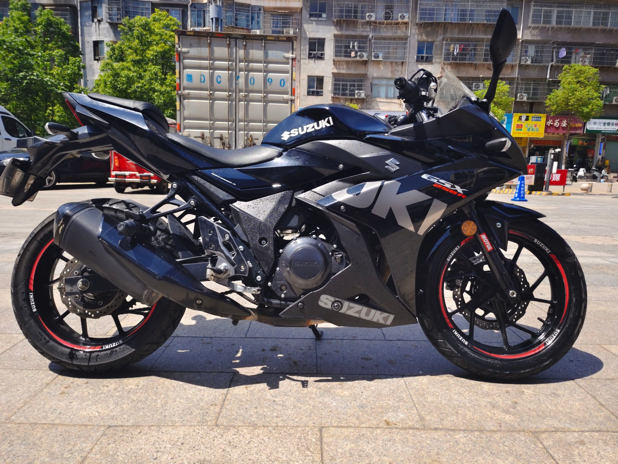 豪爵铃木 GSX250R