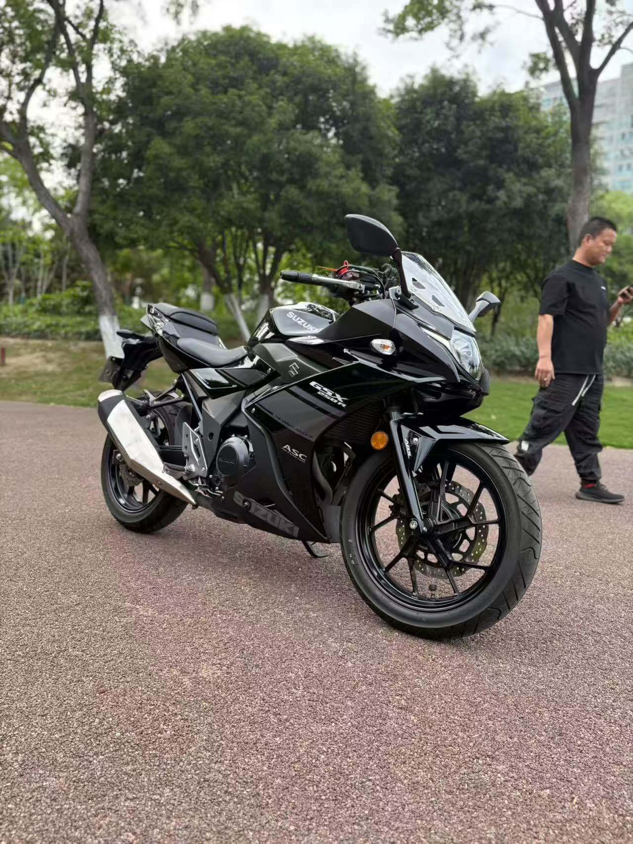 豪爵铃木 GSX250R