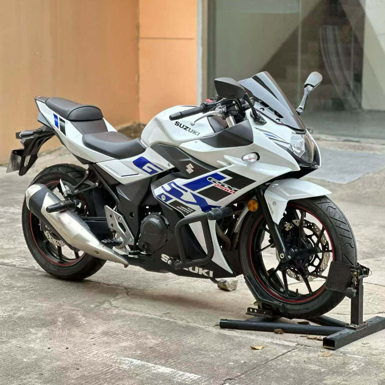 豪爵铃木 GSX250R