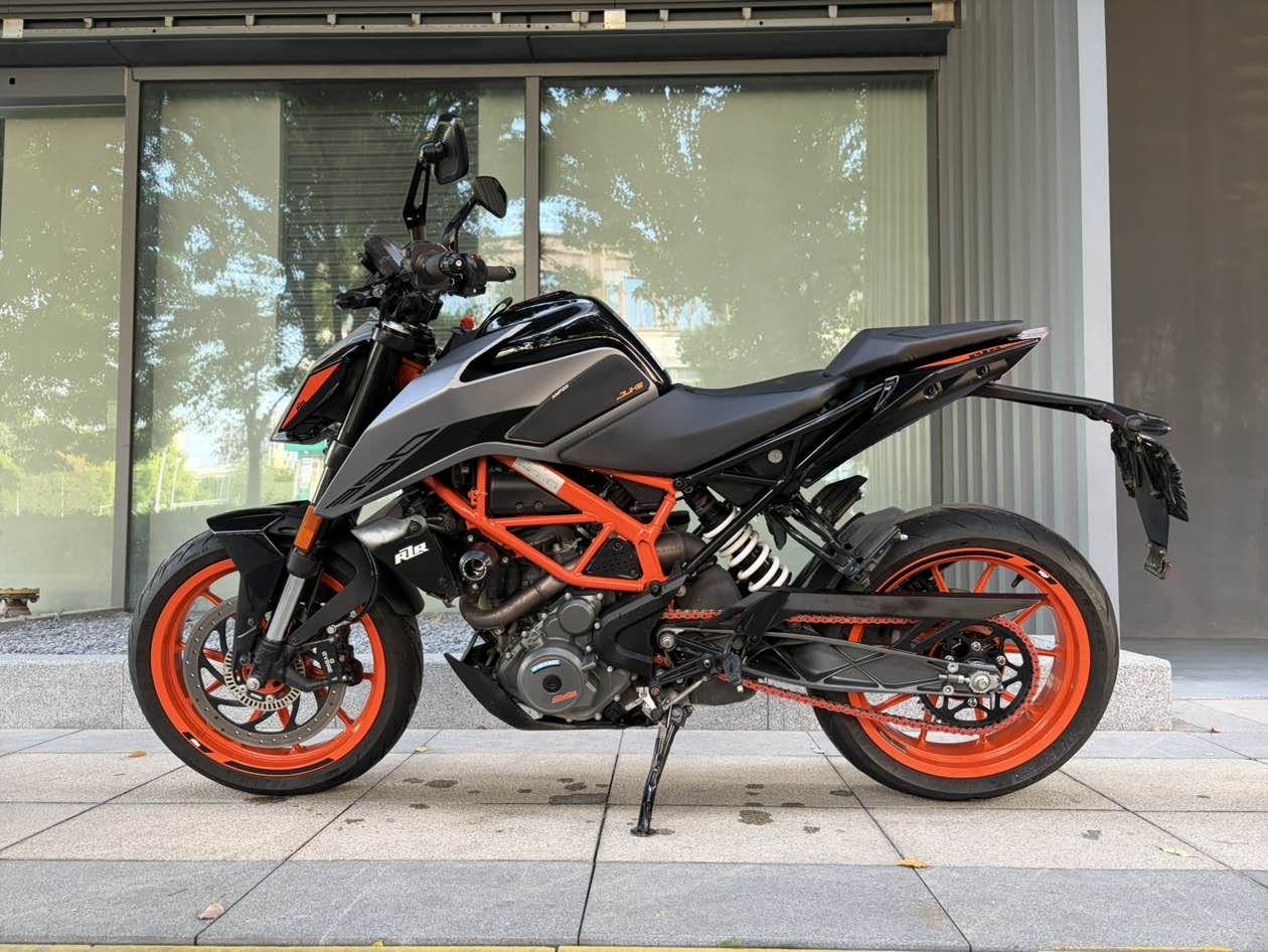 KTMR2R 390 Duke