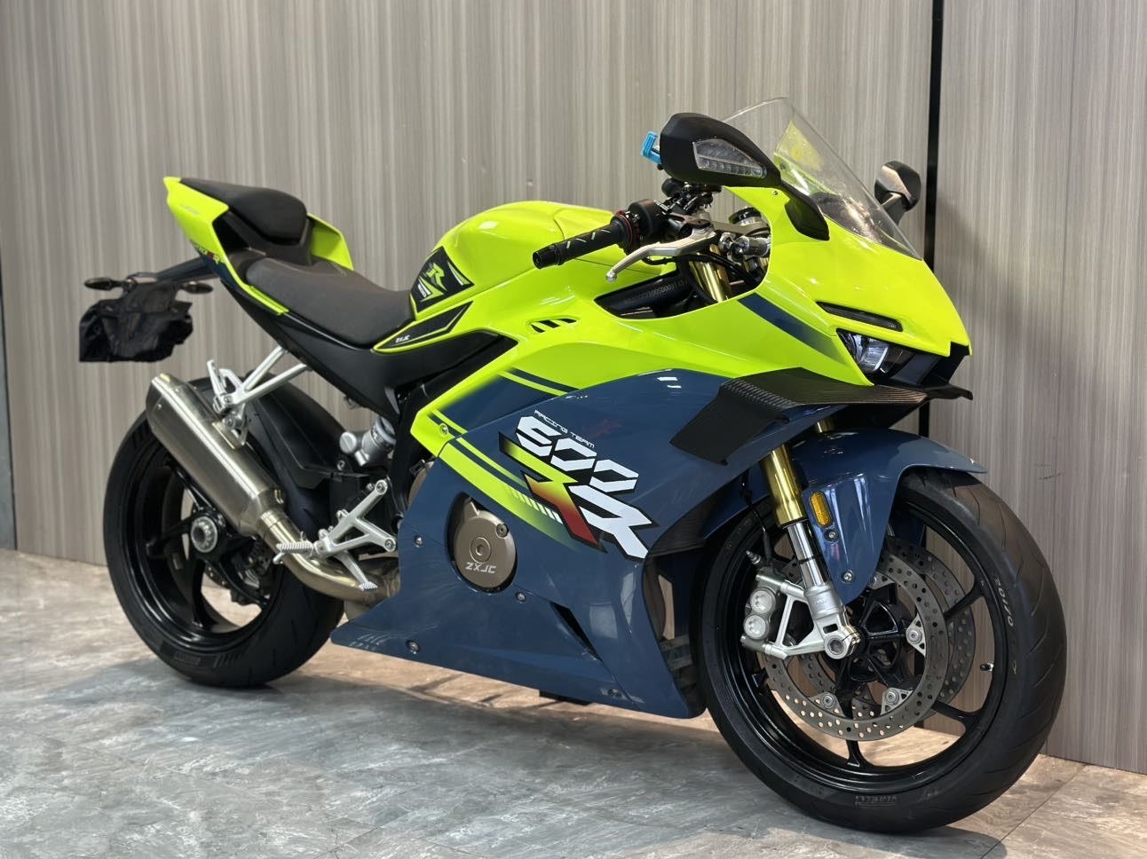 张雪机车 500RR