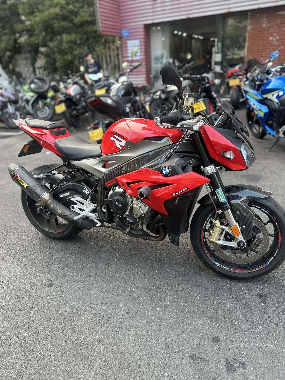 宝马 S 1000 R